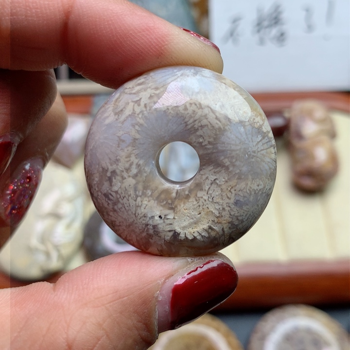 硅化珊瑚（珊瑚玉）颈饰未镶嵌