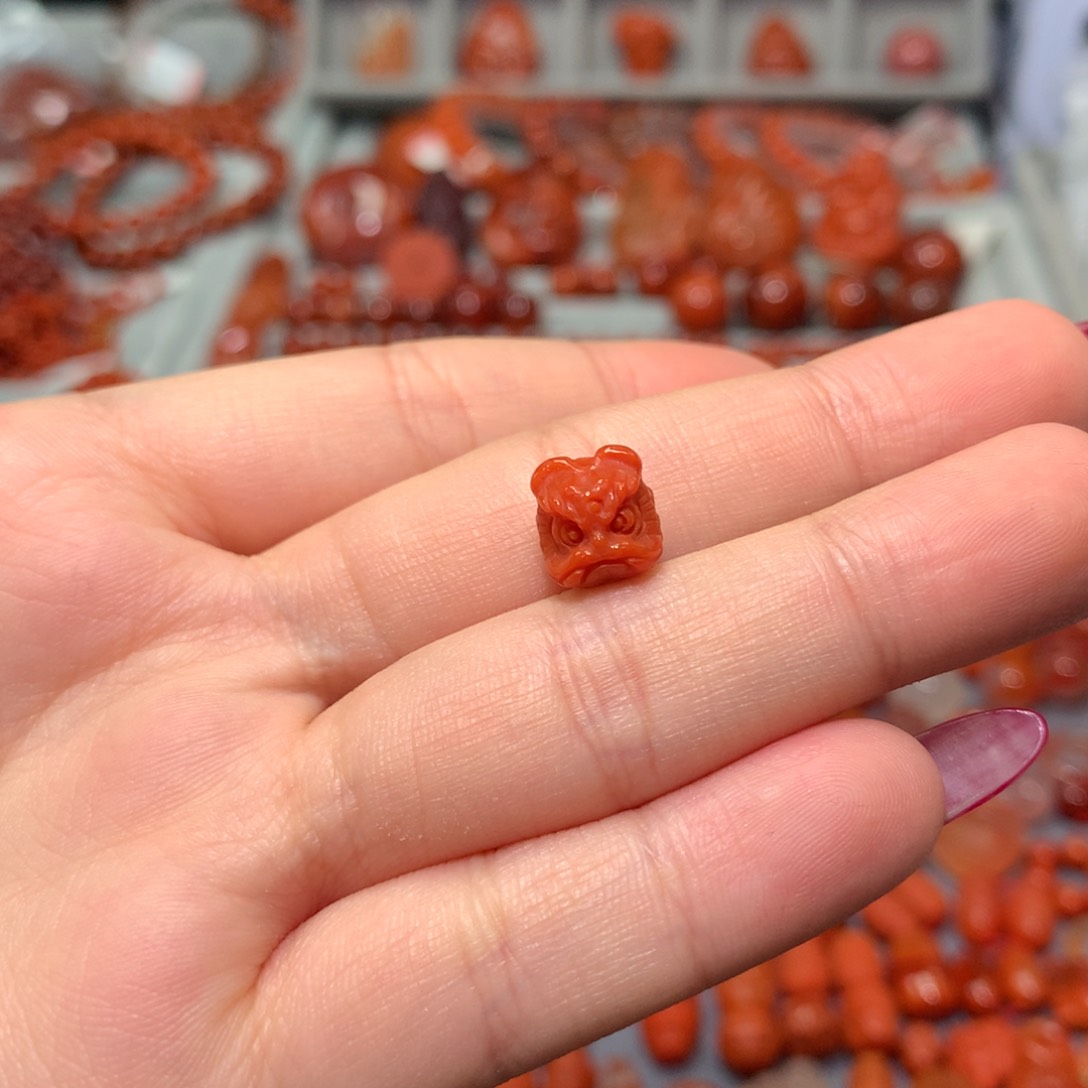 【闪购商品】南红玛瑙配饰有瑕放漏未镶嵌信****年