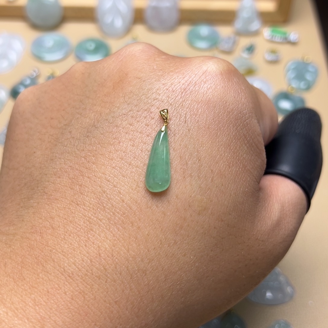 翡翠颈饰18K金镶嵌福瓜