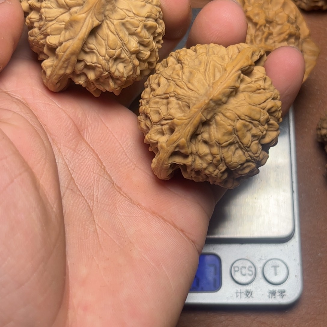 吊坠文玩核桃麒麟纹狮子头官帽