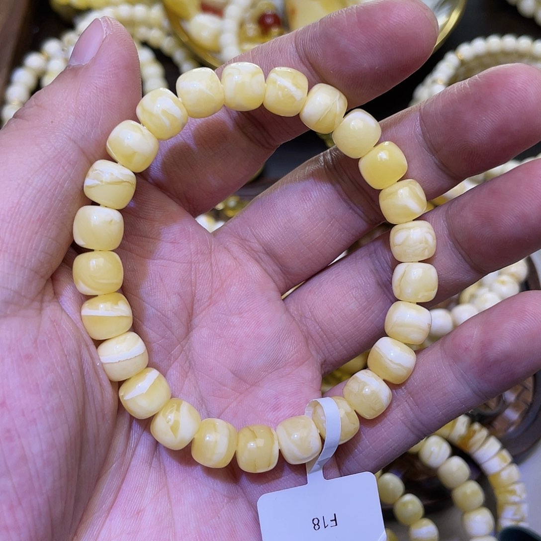 蜜蜡手串未镶嵌8.8mm特浓白妖花菊底