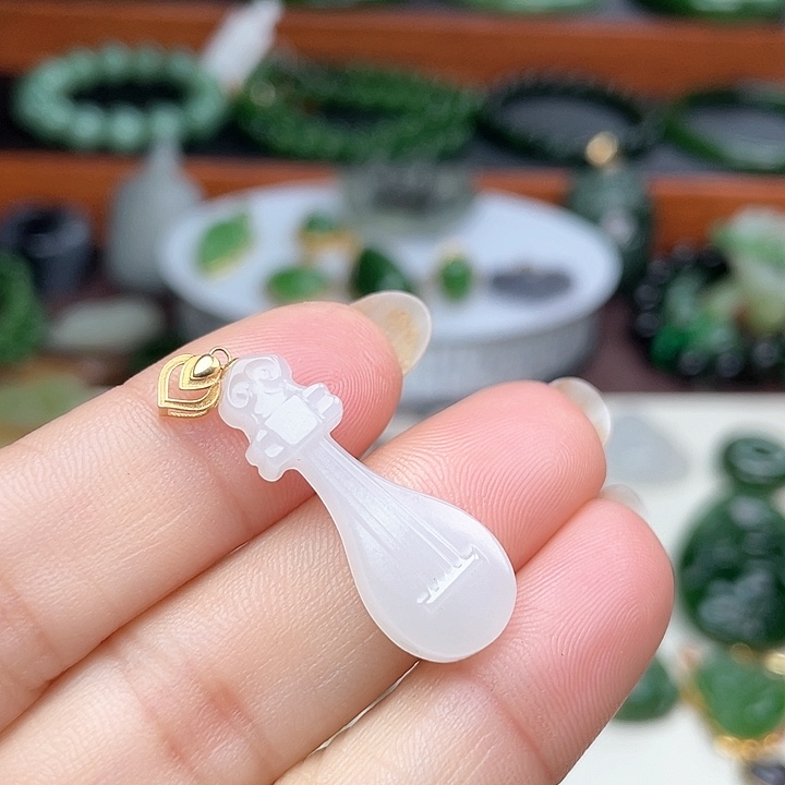 和田玉颈饰18K金镶嵌