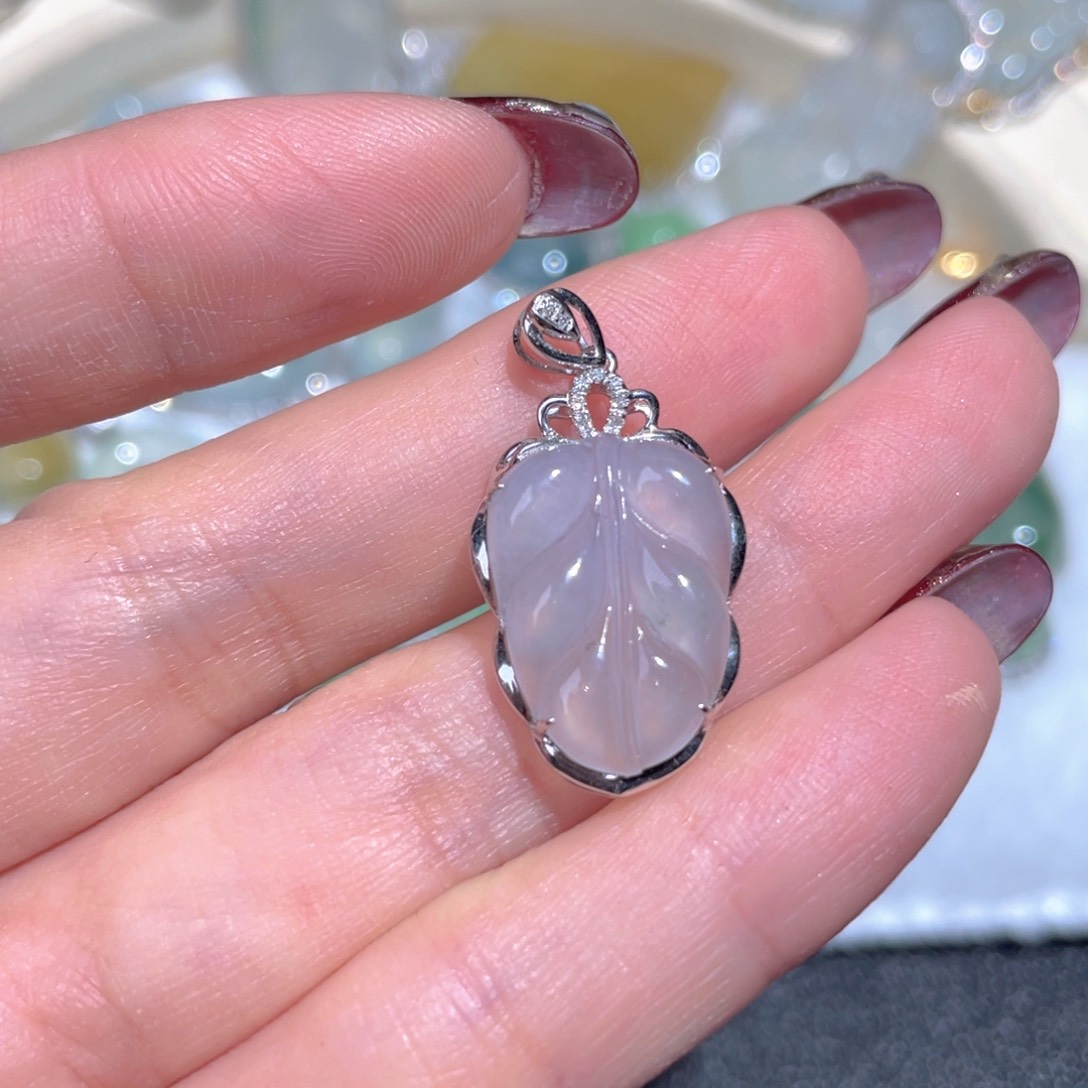 翡翠颈饰18K金镶嵌翡翠