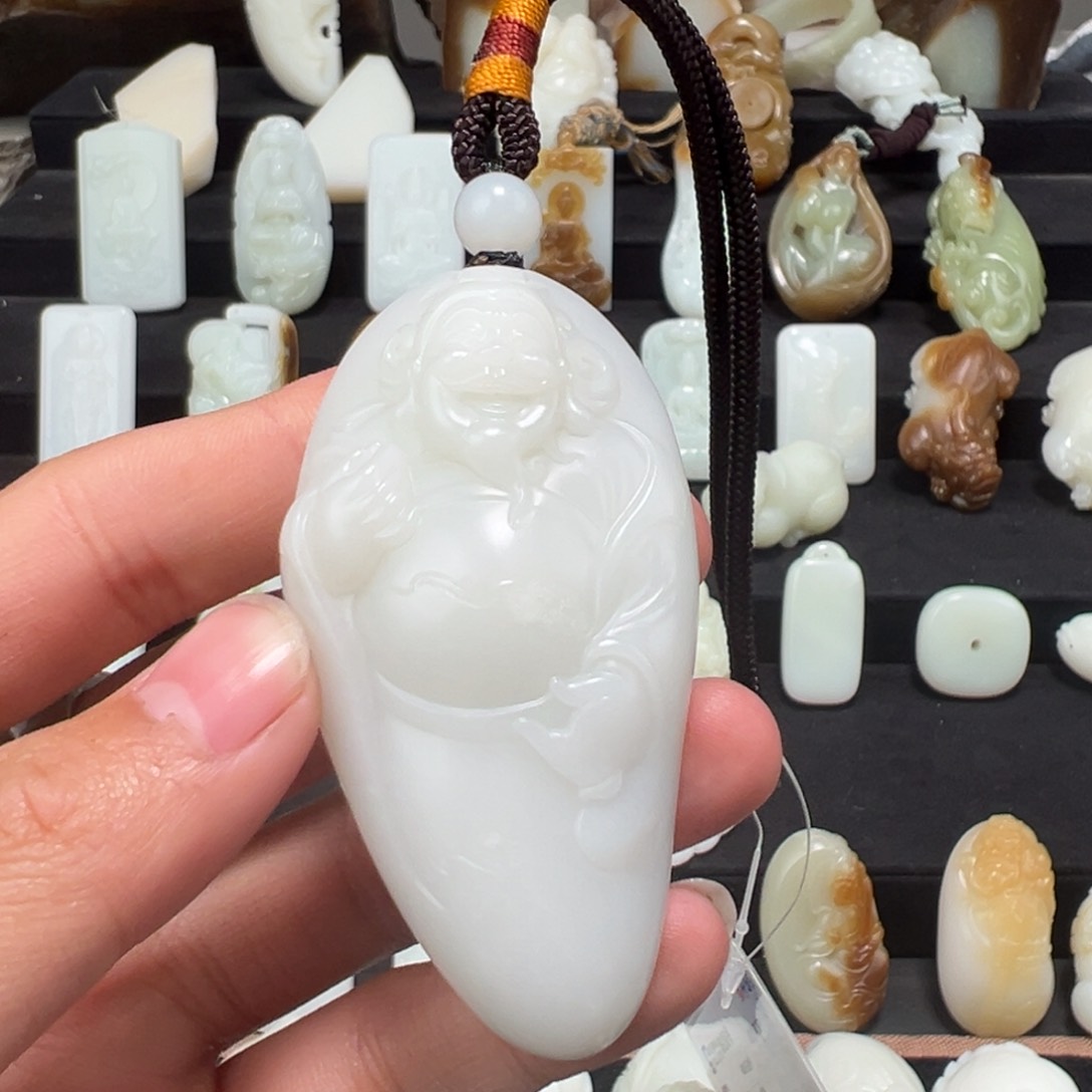 和田玉颈饰未镶嵌蛋**怂