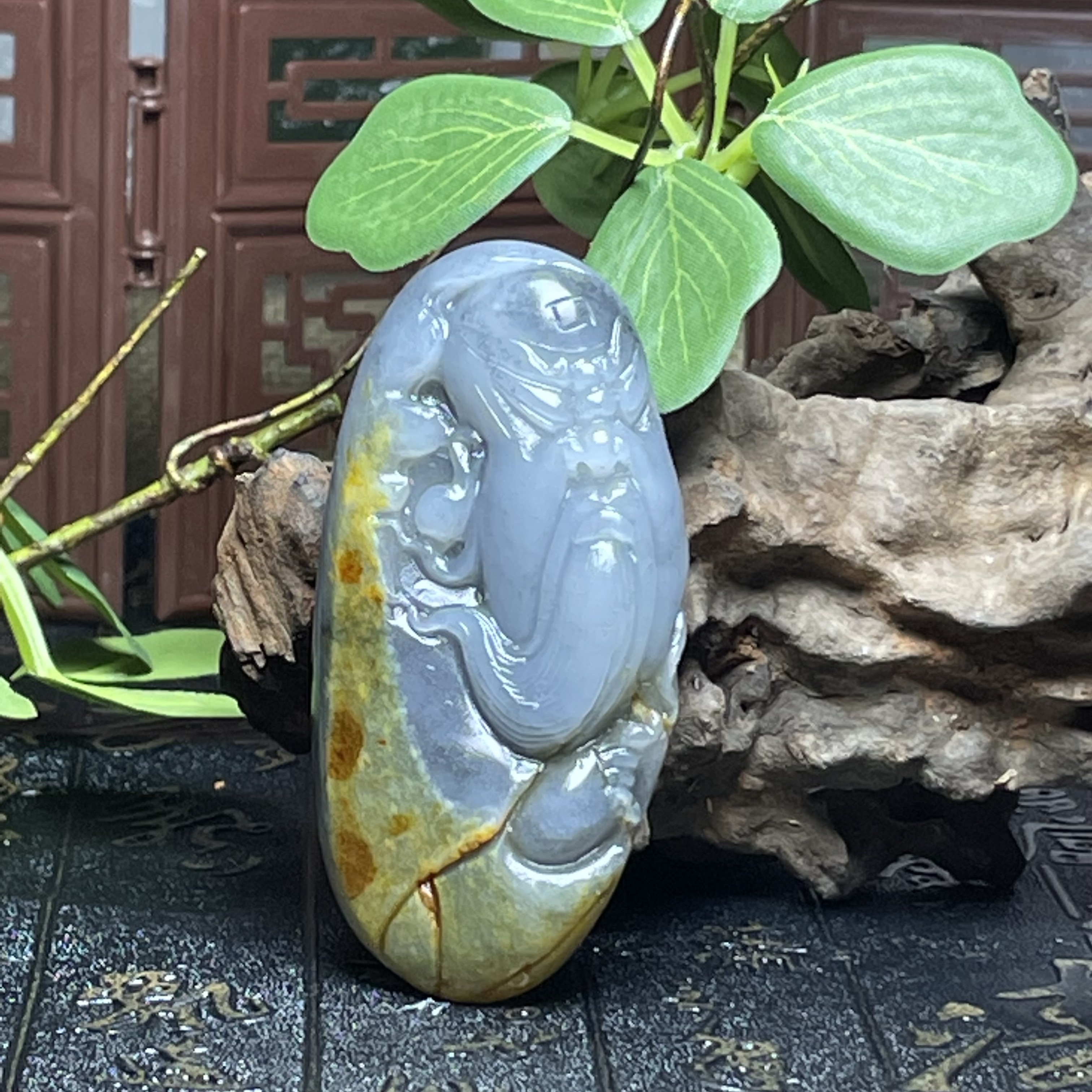 新疆和田玉青花关公手把件挂件吊坠手工雕刻聚墨白肉