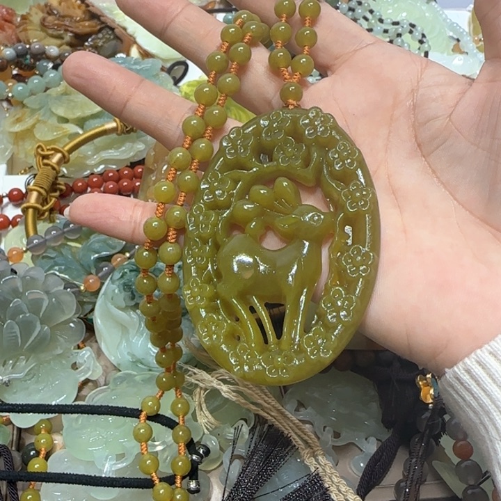 蛇纹石玉吊坠未镶嵌