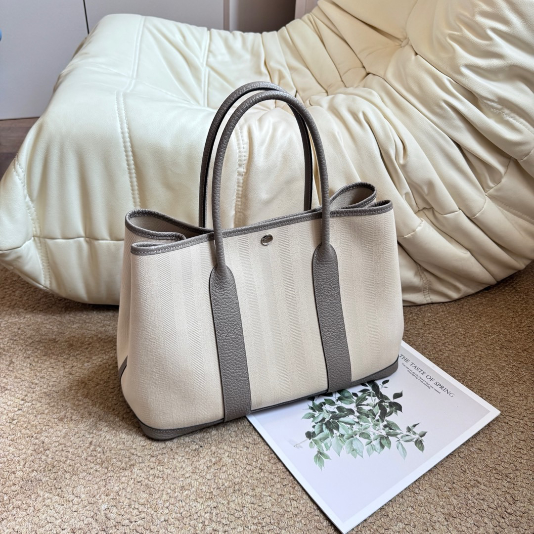 95新 Hermes/爱马仕 冰川白拼锡器灰 帆布拼皮 花园36/617027168