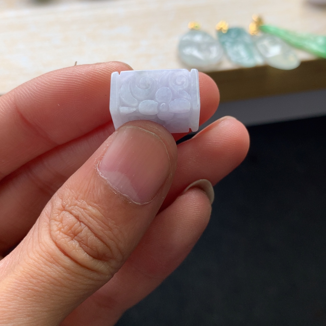 翡翠未镶嵌颈饰吊坠