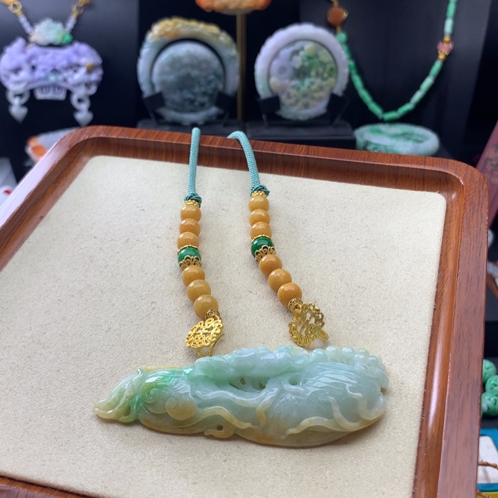 翡翠颈饰未镶嵌翡翠人参