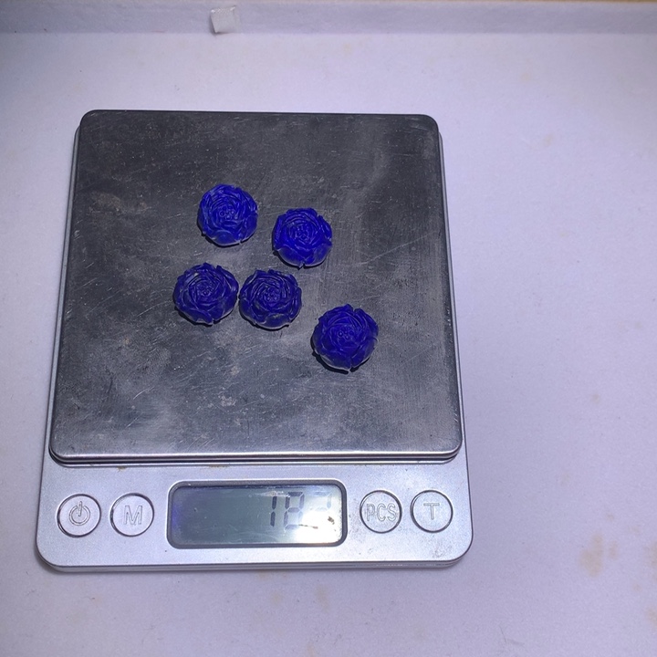 騳***青金石未镶嵌莲花5颗