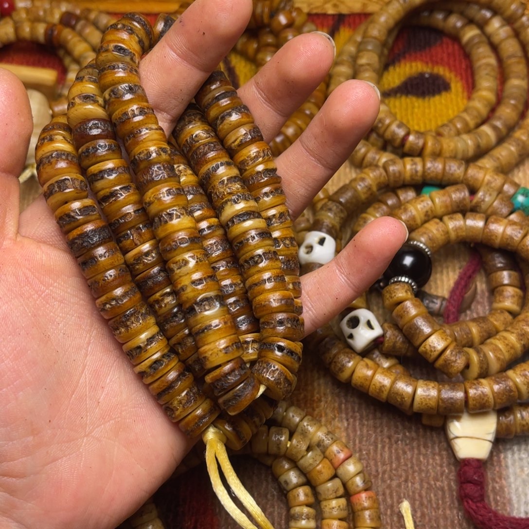 澡****大叶紫檀（黑酸枝木类）