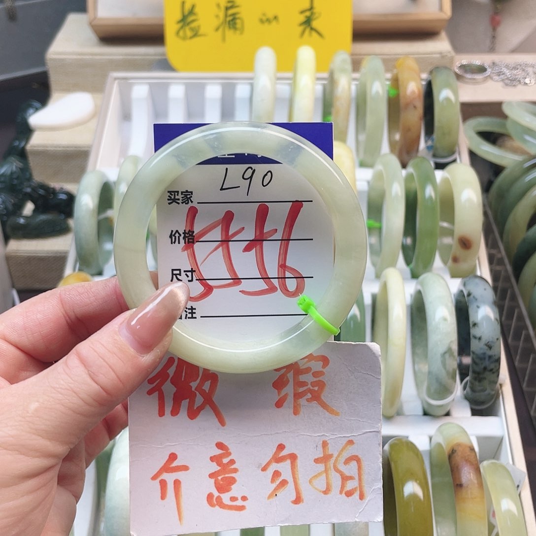 蛇纹石玉手镯未镶嵌