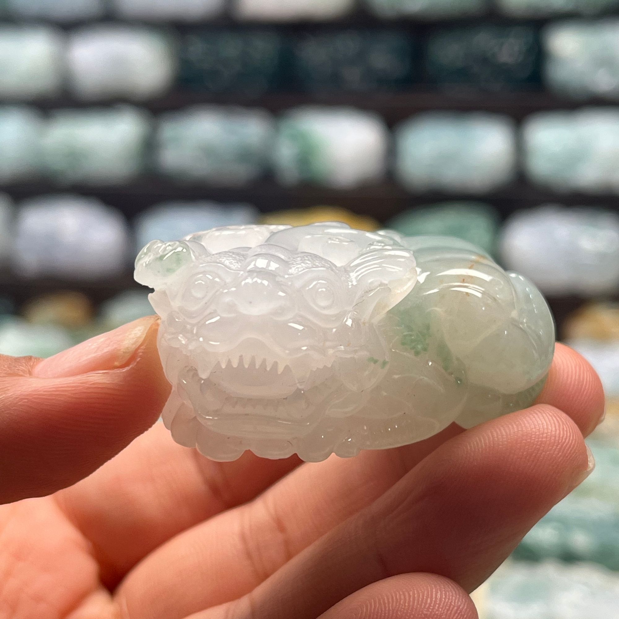 直播  天然缅甸A货正品未镶嵌飘花翡翠精雕貔貅 皮球皮丘吊坠手把