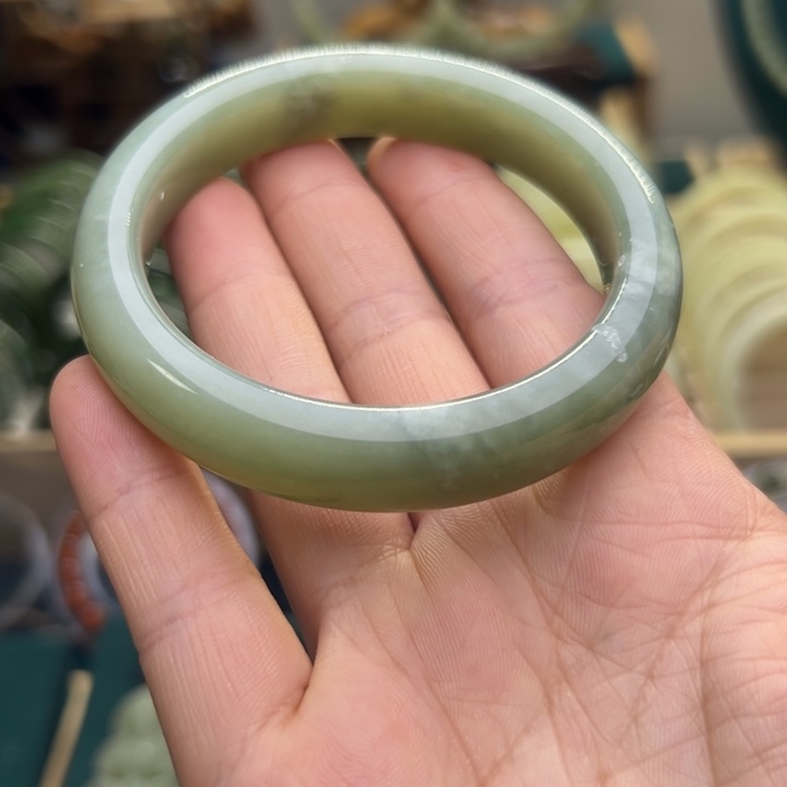 和田玉手镯未镶嵌59.2圈围10365