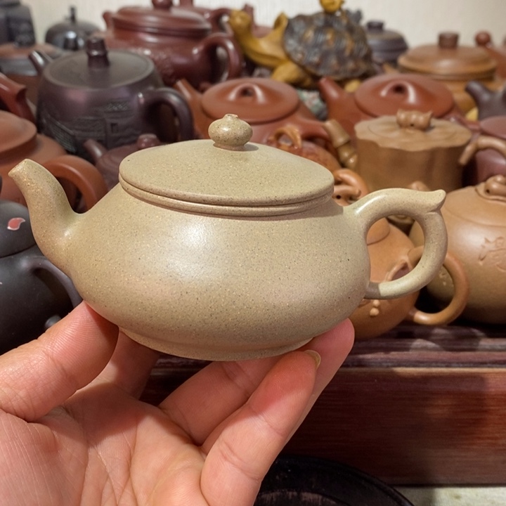 紫砂茶壶随*精工制作