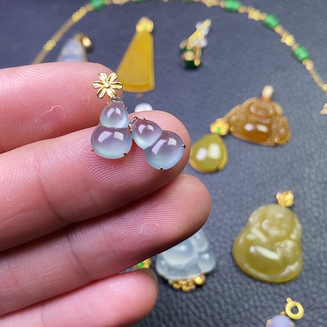 颈饰18K金镶嵌翡翠