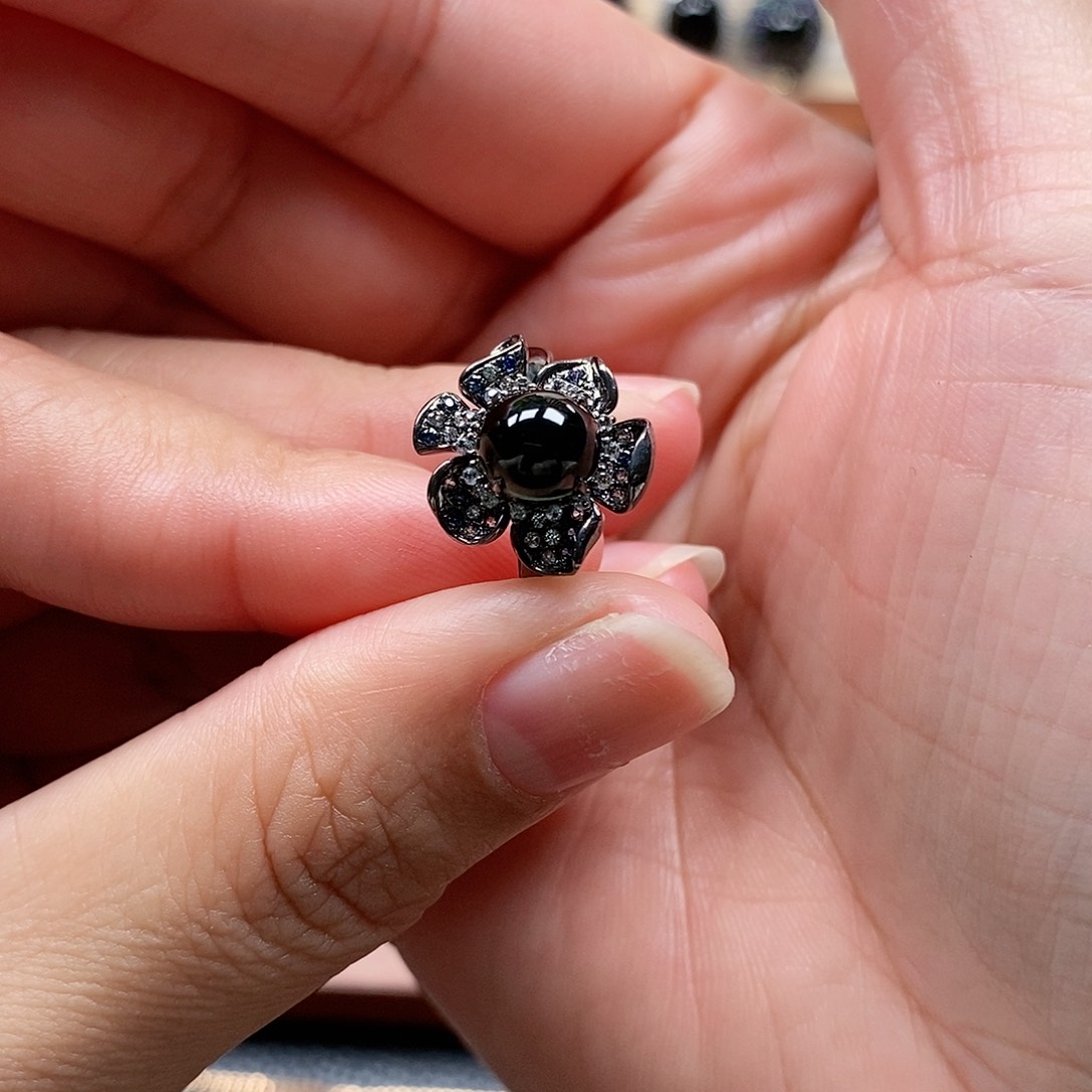 翡翠戒指18K金镶嵌天然缅甸翡翠