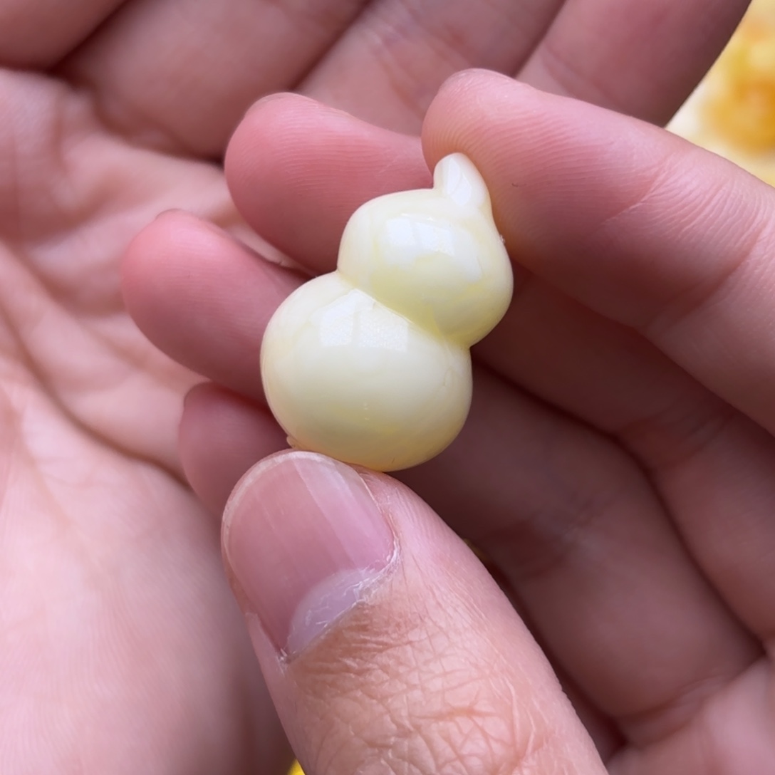 琥珀未镶嵌裸石25