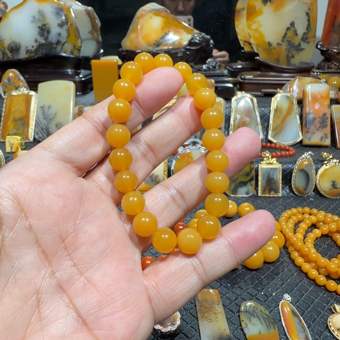 柳***堂石英质玉（黄龙玉）未镶嵌手链
