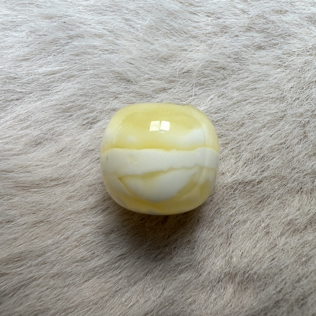 金白虎皮老型，有个浅色植物点，虽金不透但蜡质好够白，尺寸：12.7mm