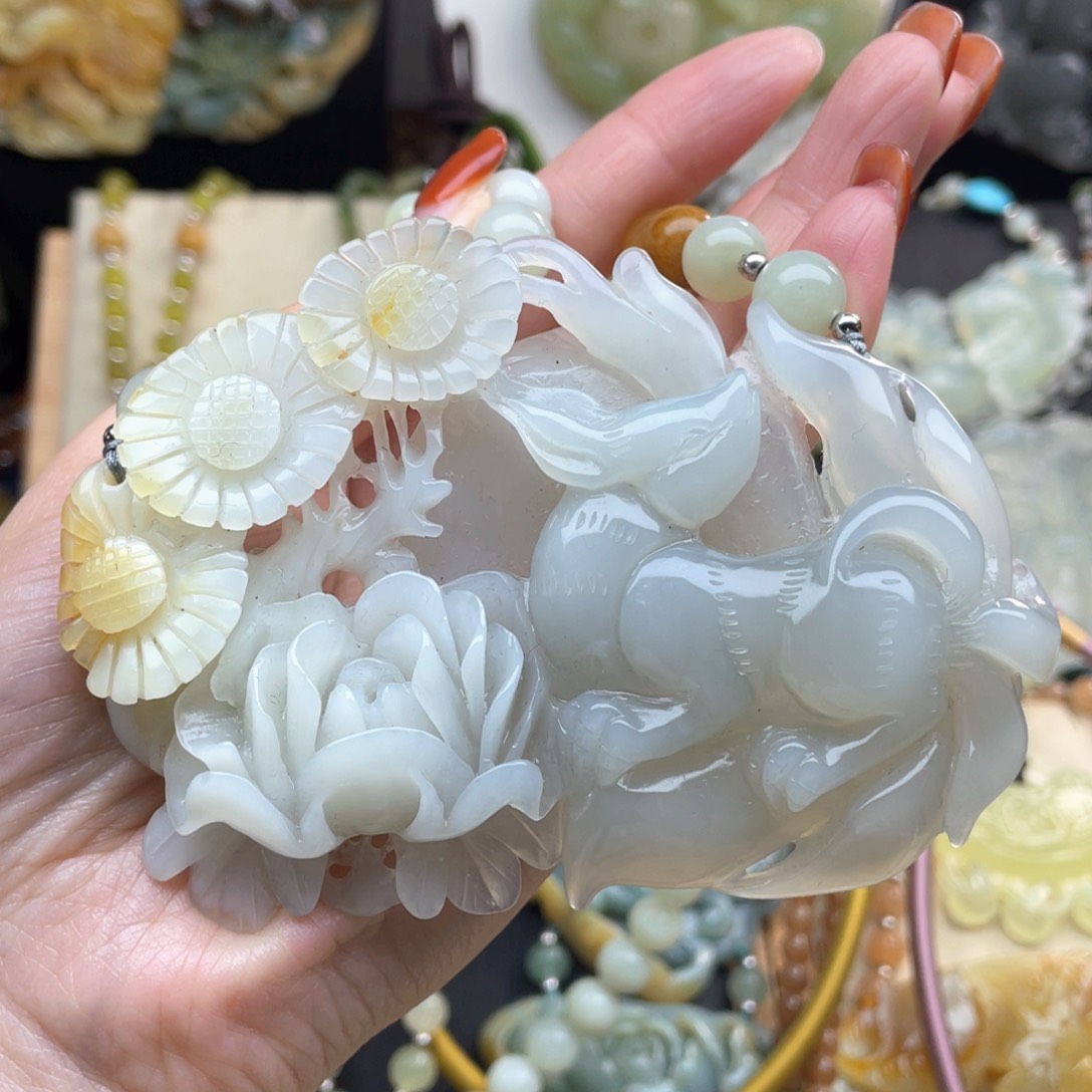 蛇纹石玉颈饰未镶嵌