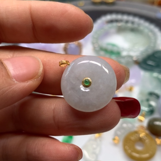 翡翠颈饰未镶嵌翡翠