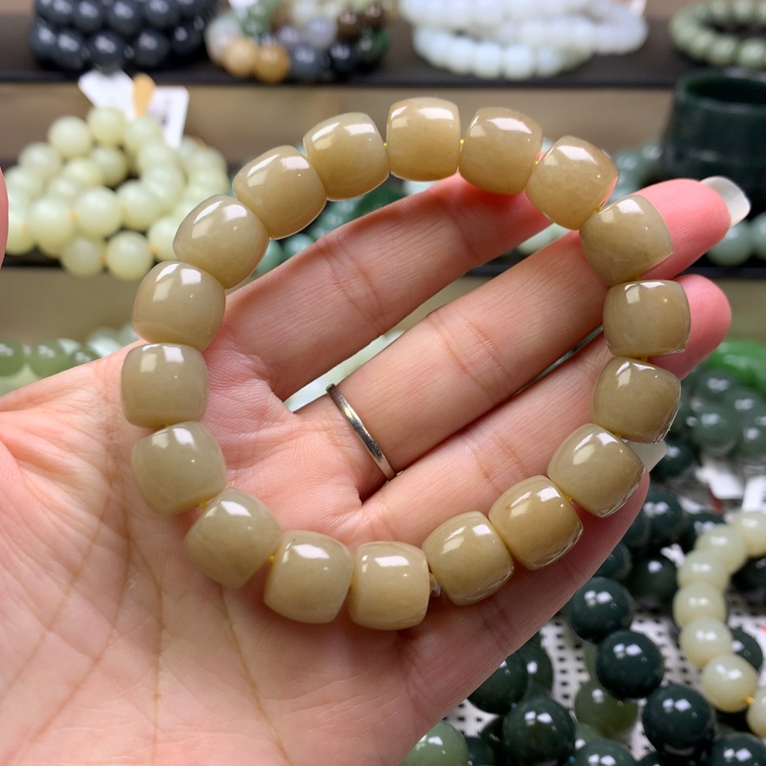 和田玉颈饰未镶嵌