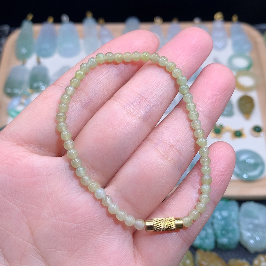 翡翠颈饰未镶嵌手串
