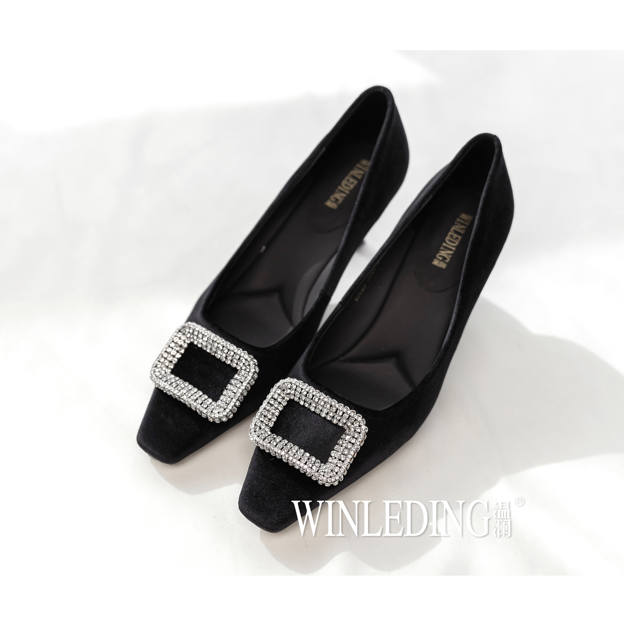 浅口绒面水钻扣高跟鞋30669