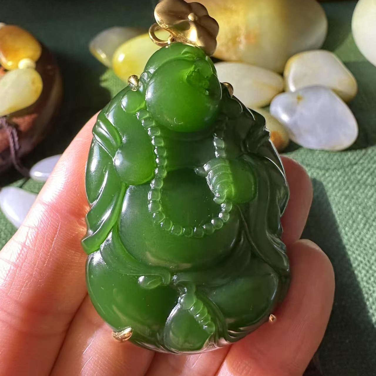 可传承的精品俄料7号矿碧玉佛，无任何瑕疵，包18k，规格尺寸见视频
