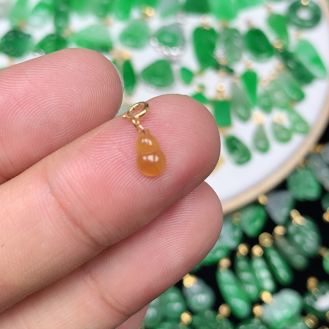 翡翠配石18K金扣 小巧精美黄翡小葫芦