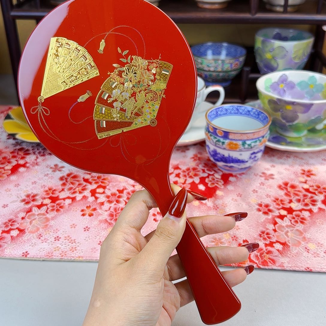 他家茶具瓷器好美！