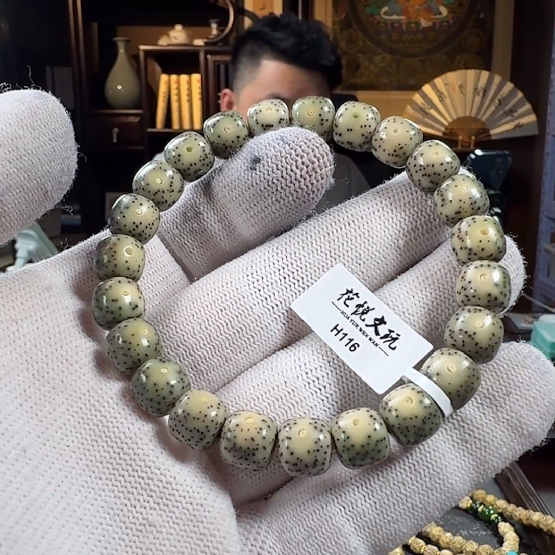 手串星月菩提10x9 石玉料绿包白 H116