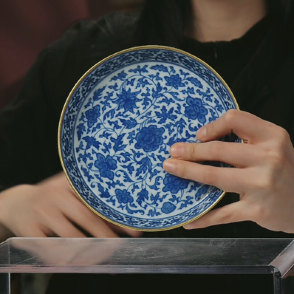 M青花缠枝花卉纹壶承