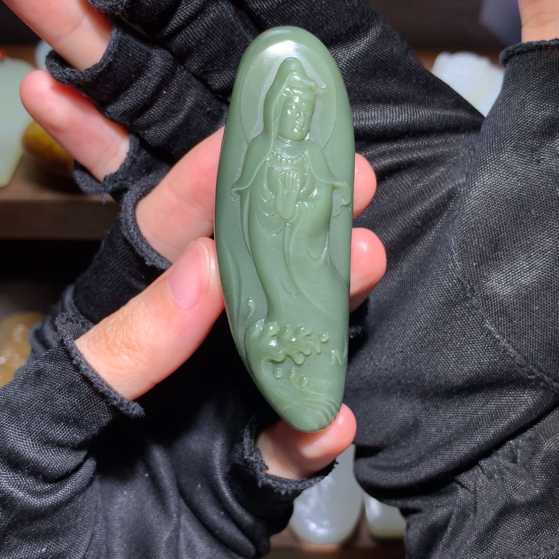 寒***得和田玉未镶嵌颈饰