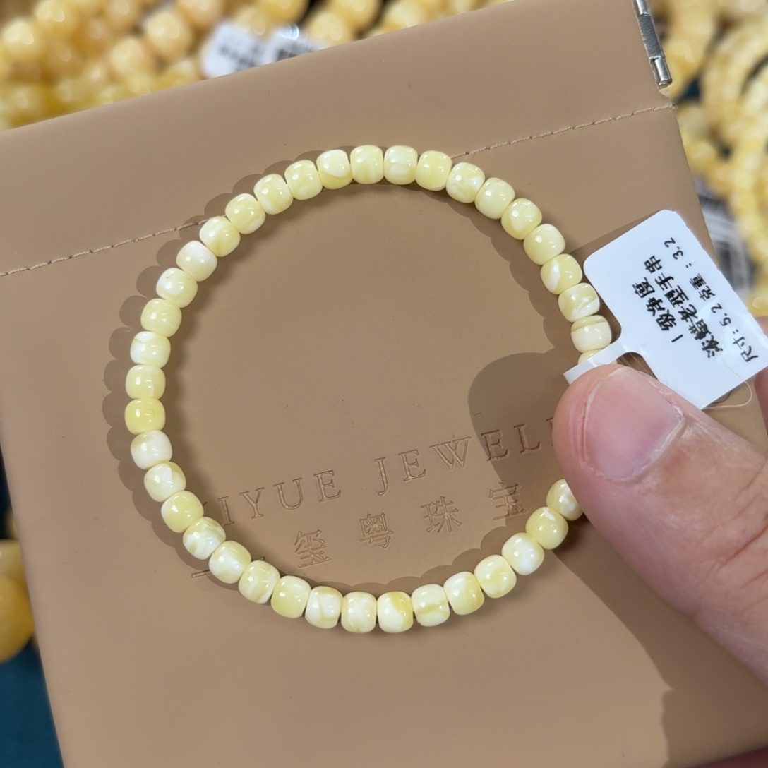 蜜蜡未镶嵌裸石0110000000