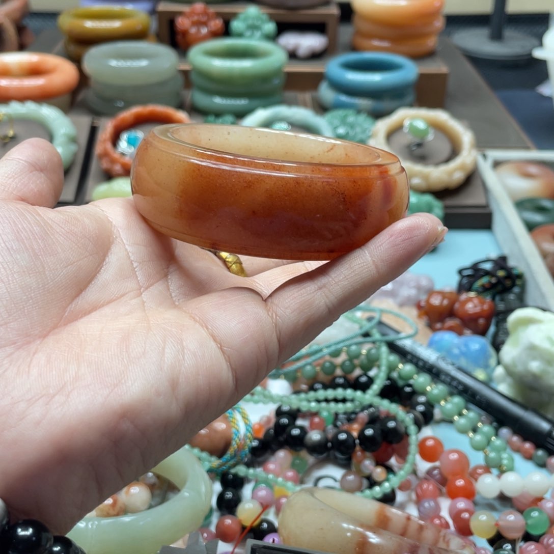 石英质玉手镯合金?**泡