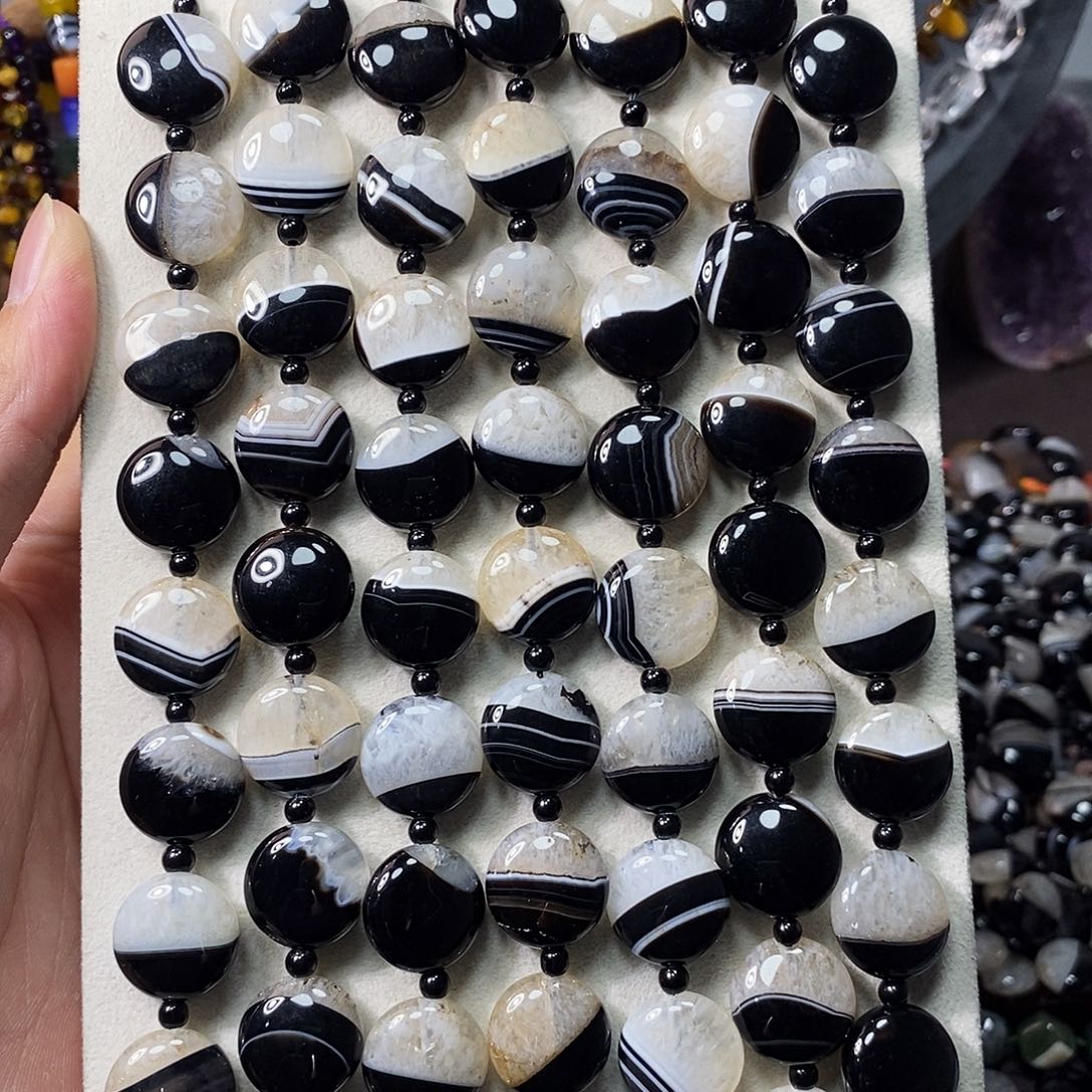 石英质玉未镶嵌，水晶玛瑙共生圆饼18mm一条，