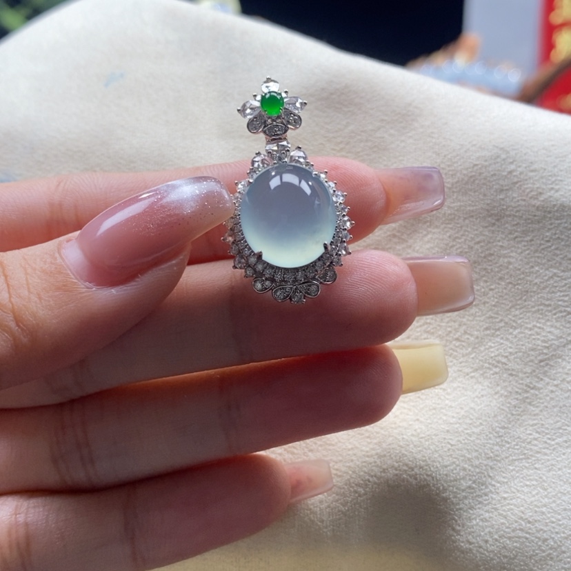 【闪购商品】翡翠颈饰18K金镶嵌冰晴蓝蛋面吊坠