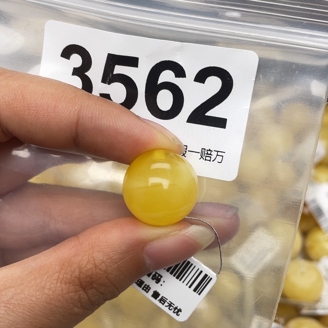 蜜蜡未镶嵌珠宝奇石