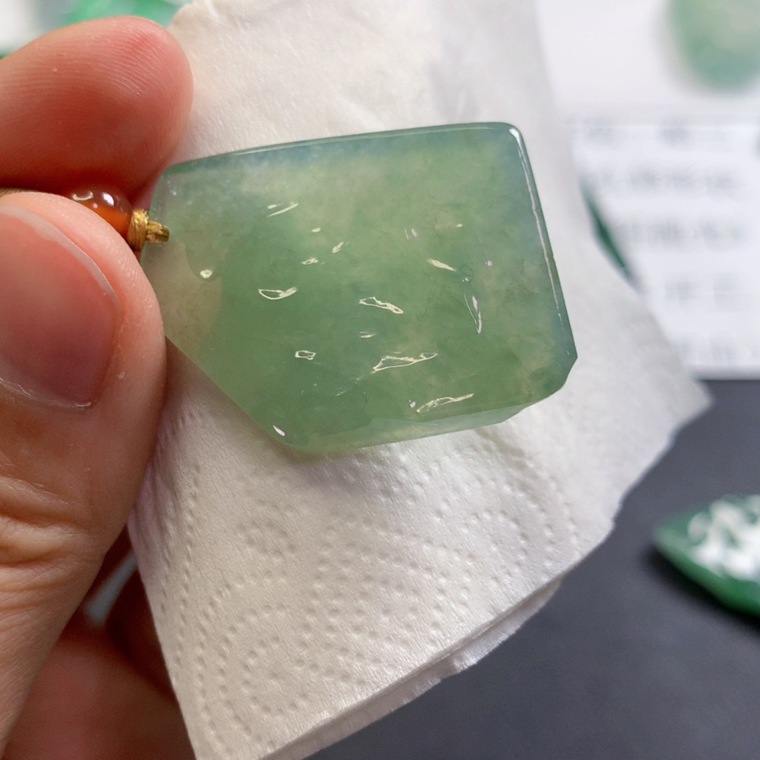 【闪购商品】翡翠吊坠(不含链)未镶嵌