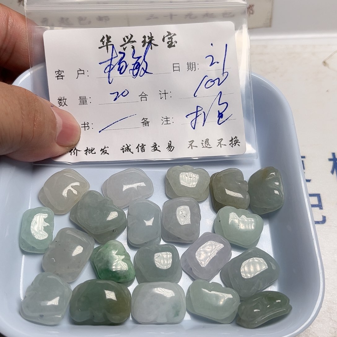 翡翠颈饰未镶嵌杨****石