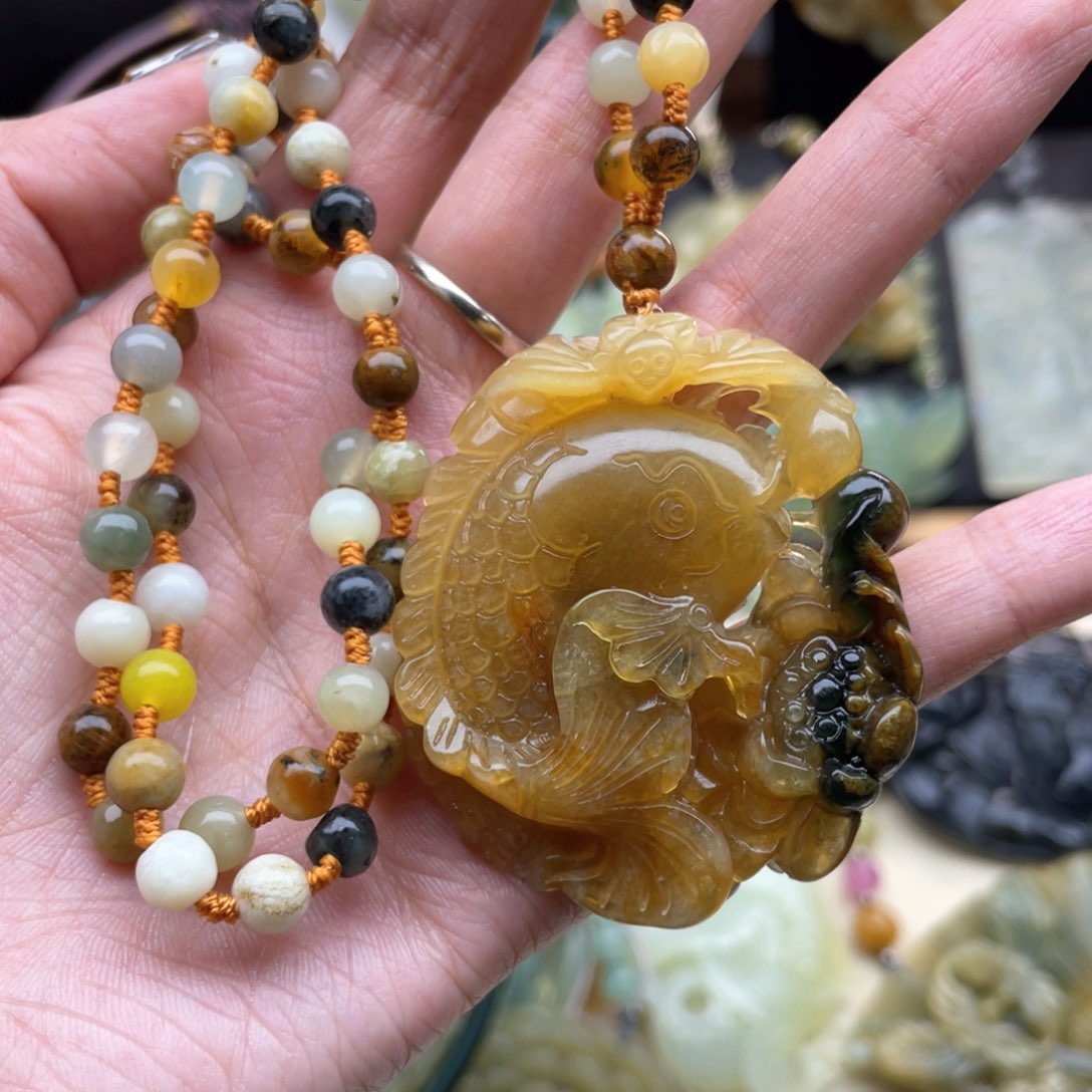 蛇纹石玉颈饰未镶嵌