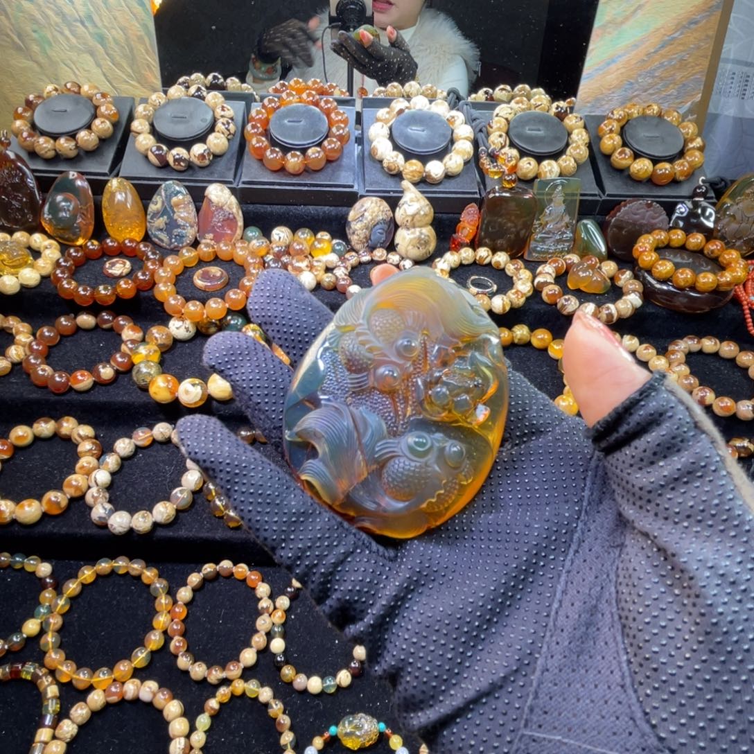 琥珀未镶嵌手串俏色鱼