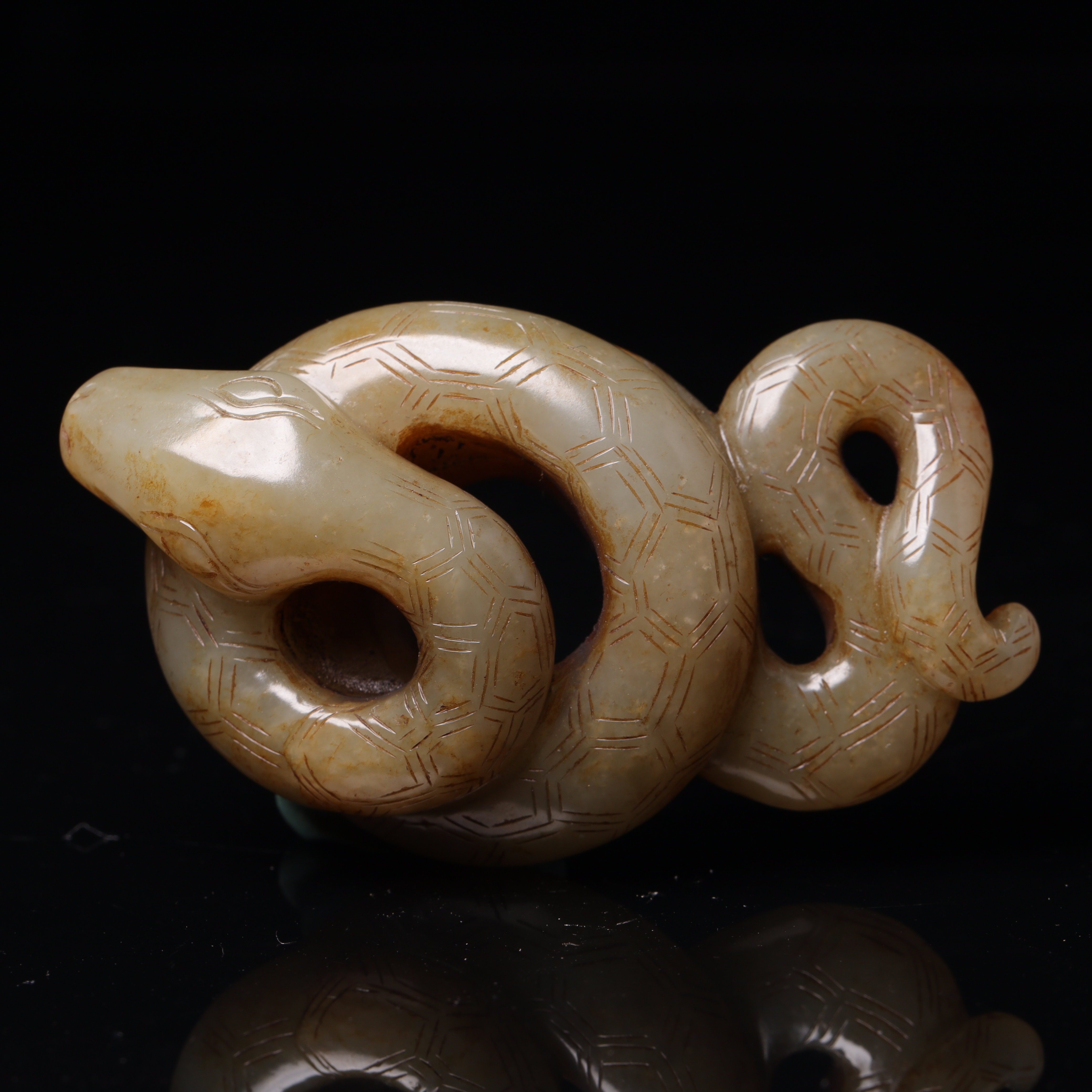 明代和田玉蛇形佩