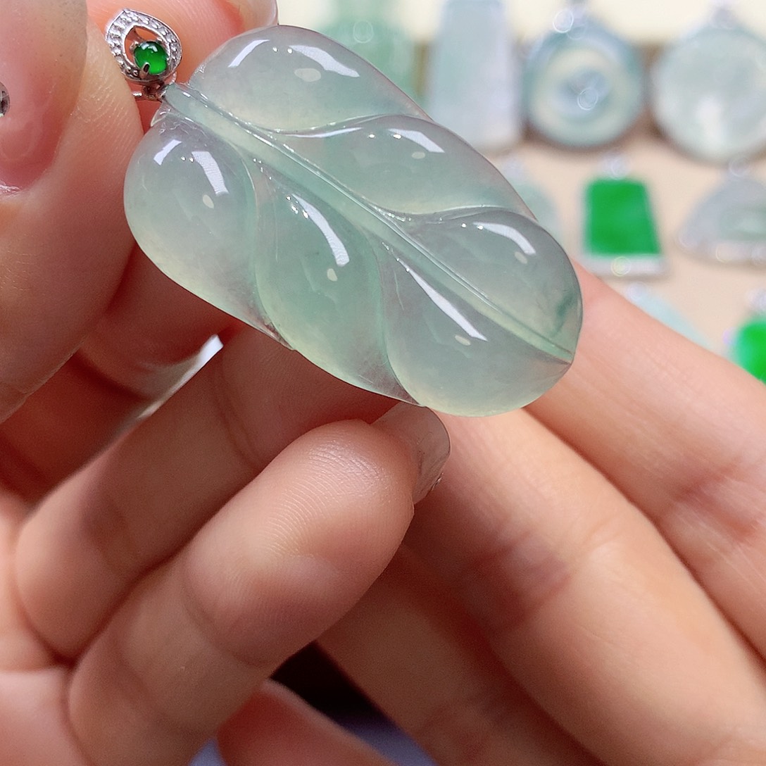 翡翠颈饰18K金镶嵌翡翠