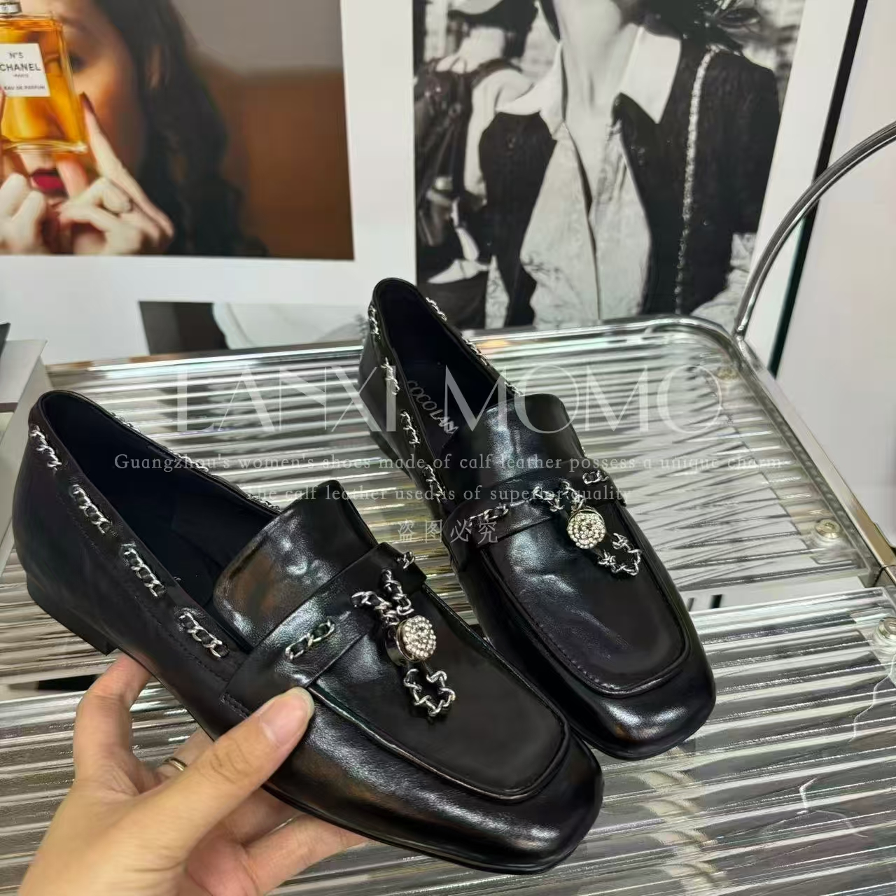 【茜妍】时尚女士黑色英伦风平底马衔扣方头乐福鞋25DX558LX