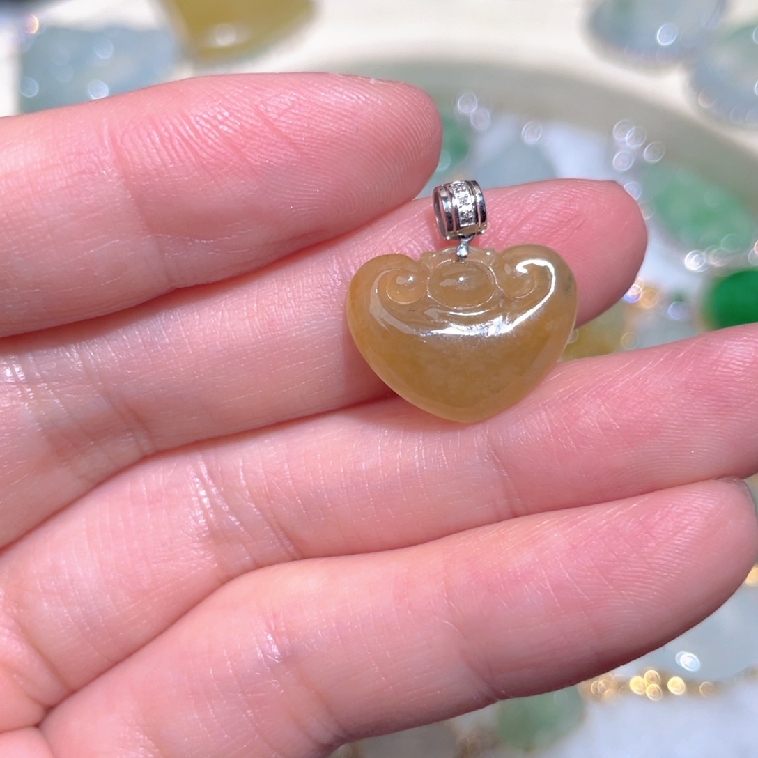 翡翠颈饰18K金镶嵌翡翠