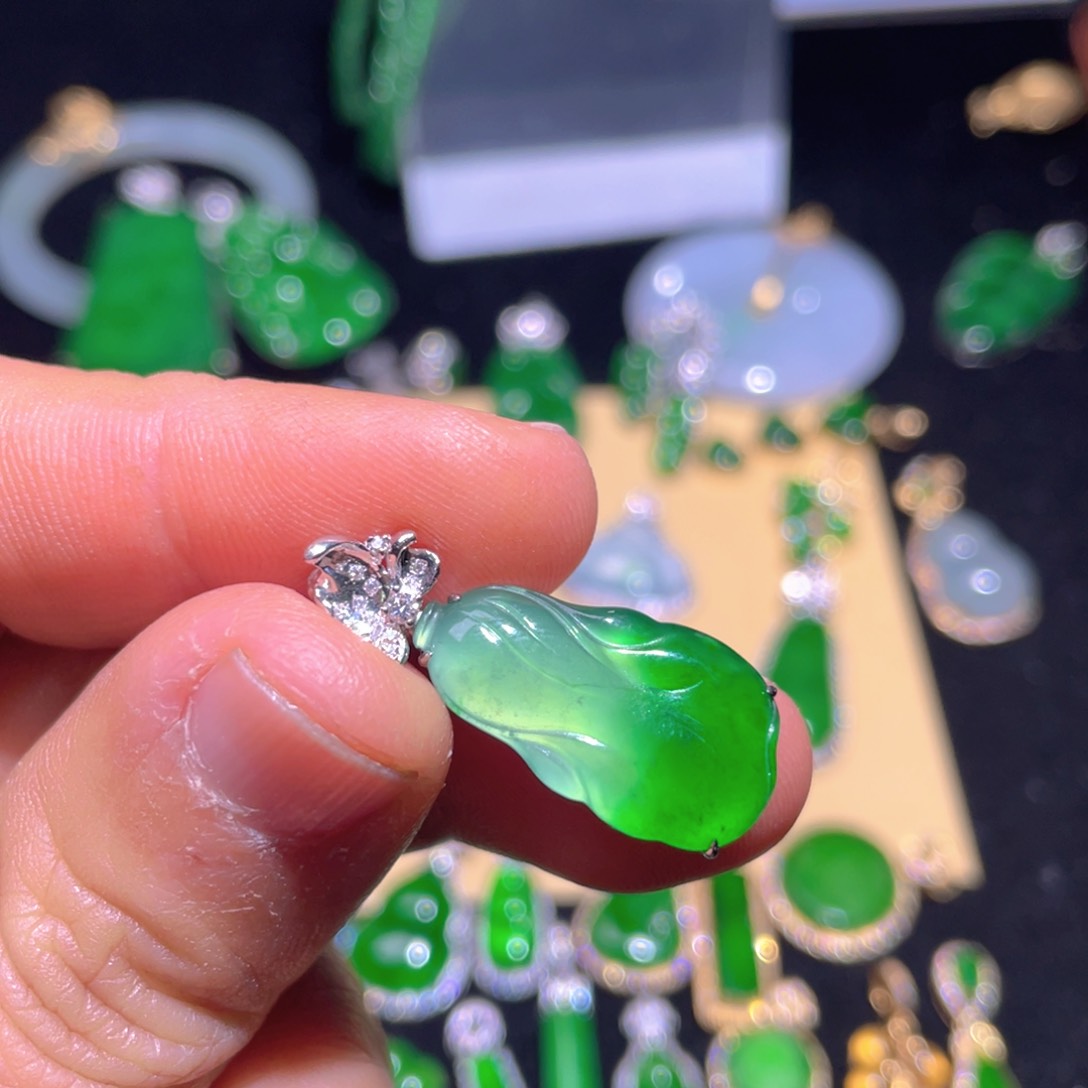 翡翠颈饰18K金镶嵌翡翠