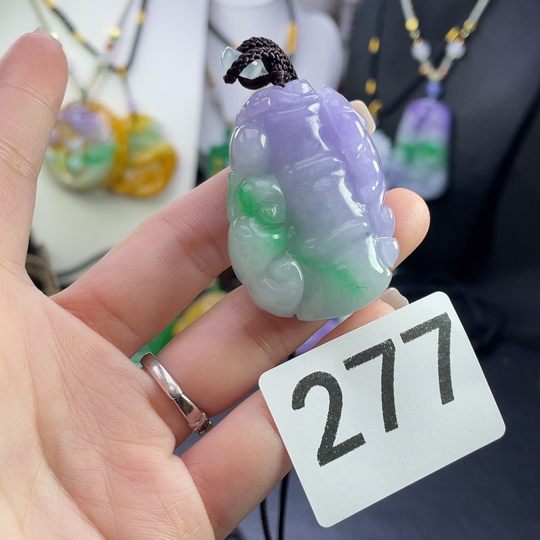 翡翠未镶嵌吊坠(赠链)